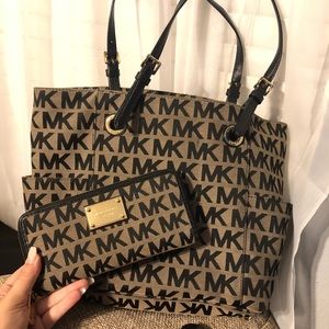Michael Kors purse & wallet set
